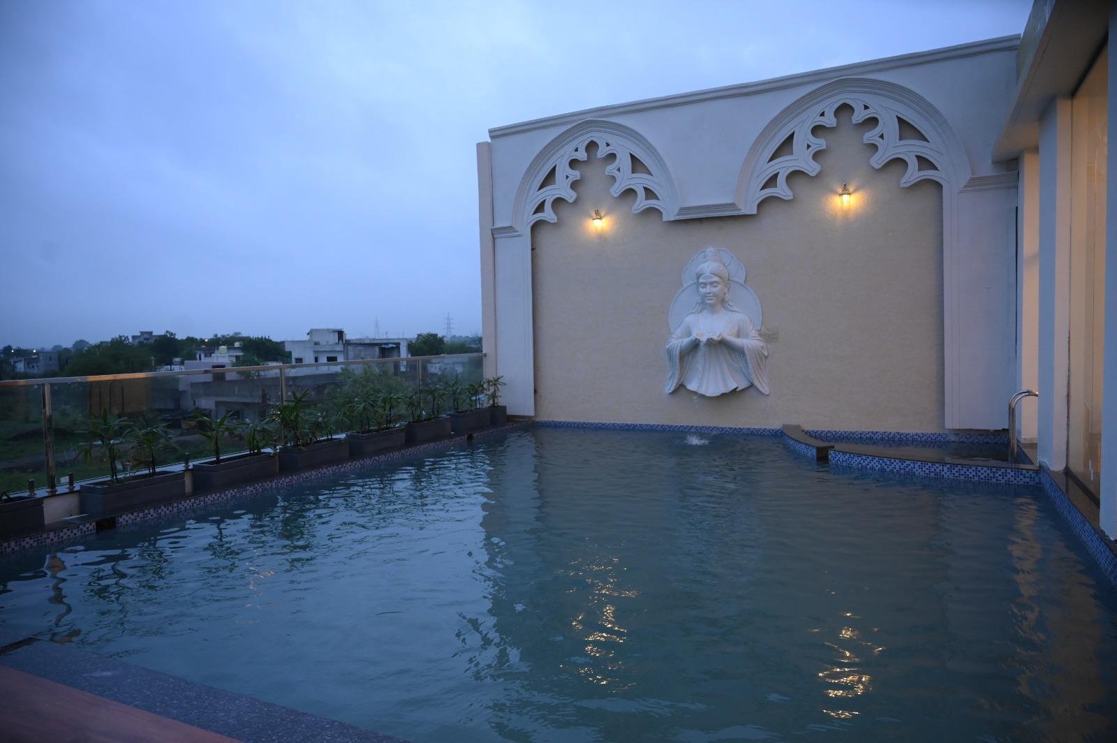 Hotel Crown Touch Amenities